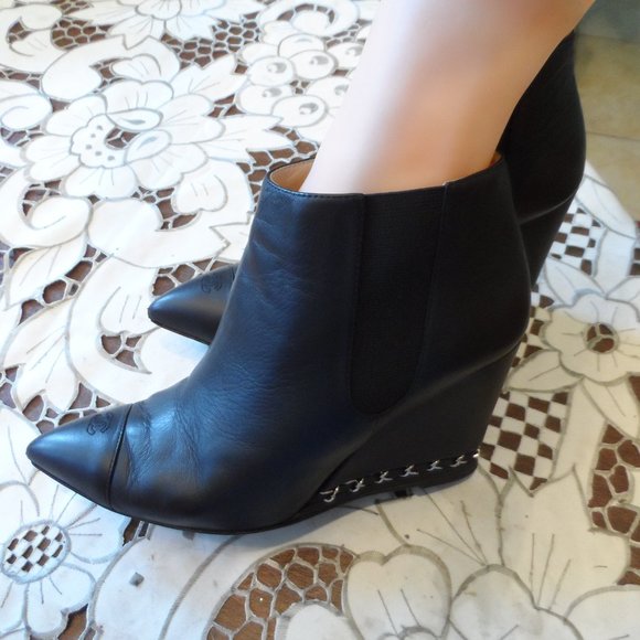 CHANEL Black Goatskin Leather Black Ankle Boots Size 37.5B - Picture 8 of 16